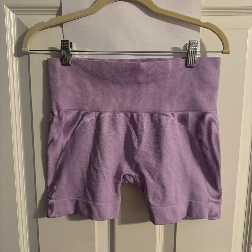 Set active shorts, light purple, size large, all offers considered